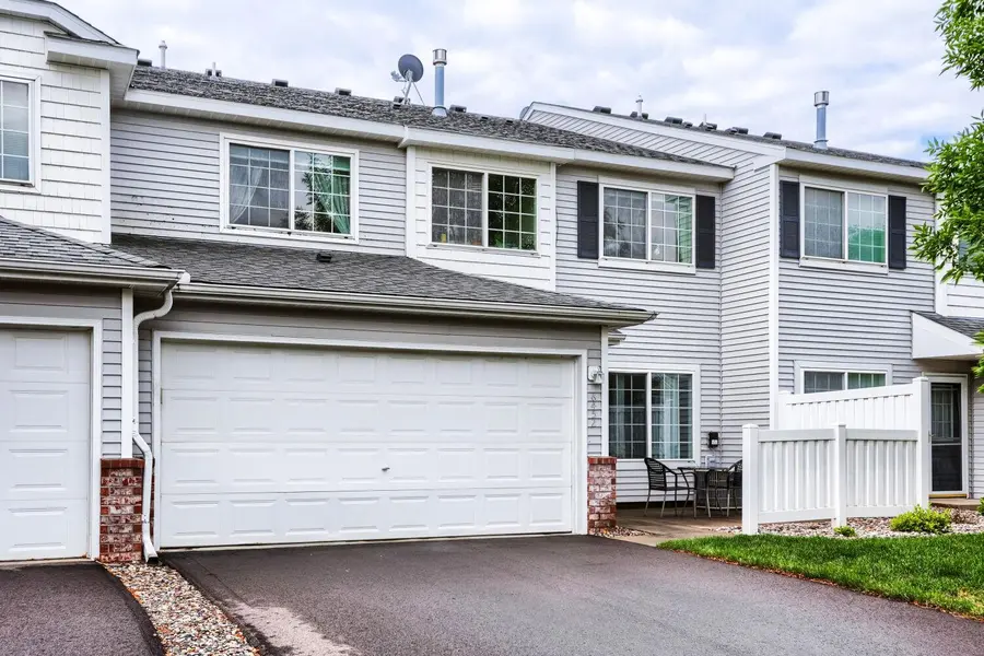 6452 158th ST W, Apple Valley, MN 55124