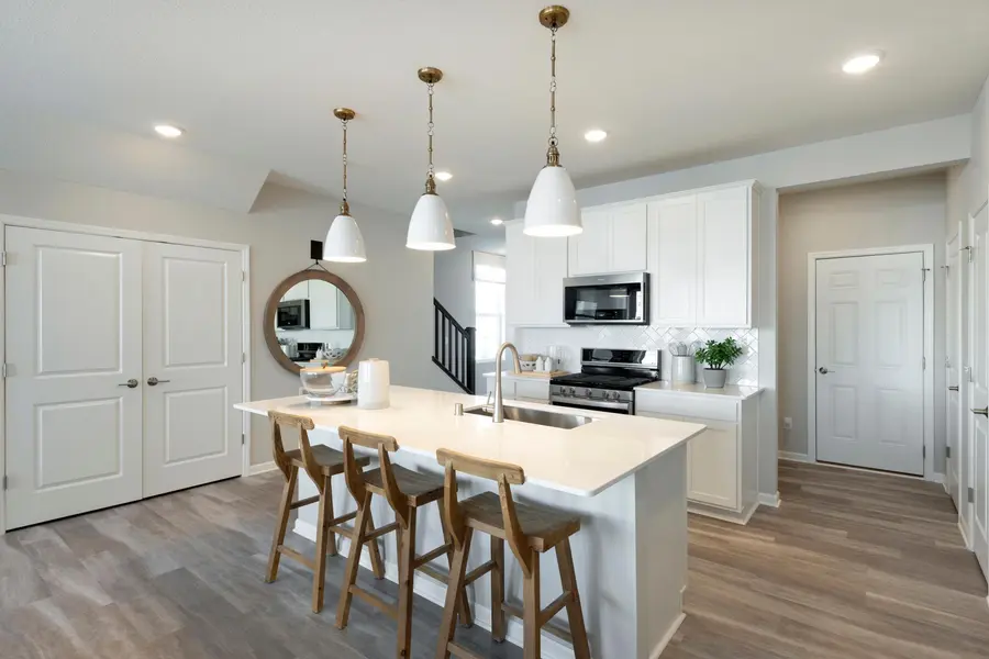 4785 AirLake DR, Woodbury, MN 55129