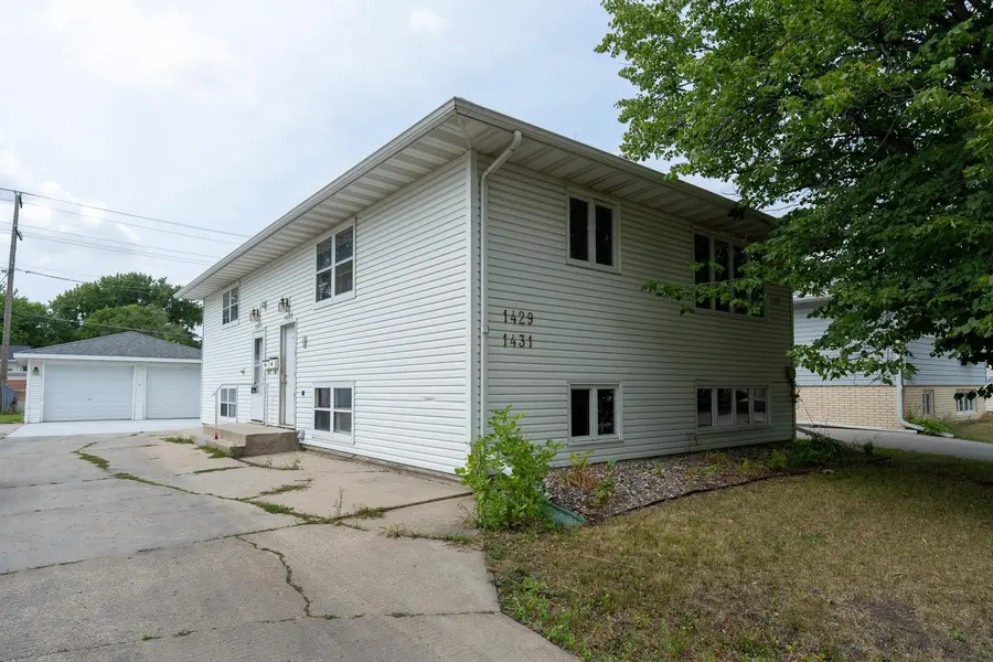 1429 & 1431 16 1/2 ST S, Fargo, ND 58103