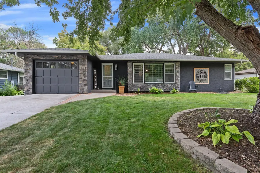 322 Oakwood DR, Anoka, MN 55303