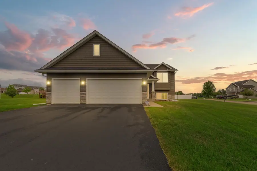 2401 Foxtail LN, Faribault, MN 55021
