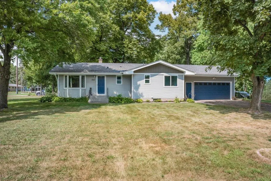 727 Tanglewood DR, Shoreview, MN 55126