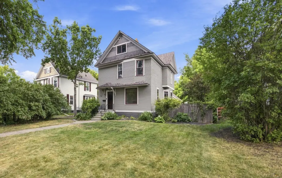 819 8th AVE N, Fargo, ND 58102