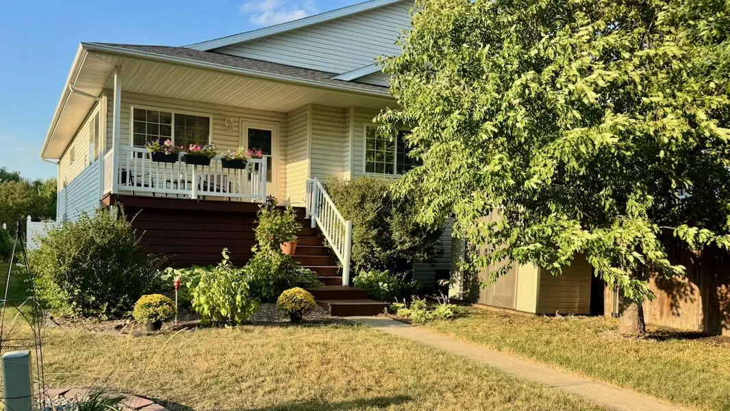 841 12th AVE W, West Fargo, ND 58078
