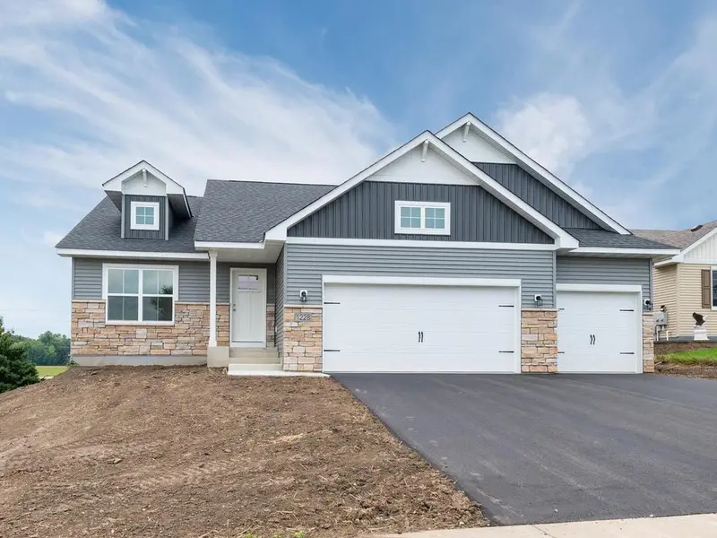 1228 Olivia ST SE, New Prague, MN 56071
