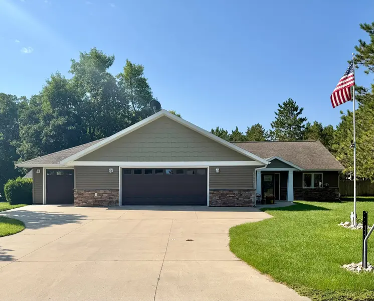 1847 Spruce Grove TRL, Detroit Lakes, MN 56501