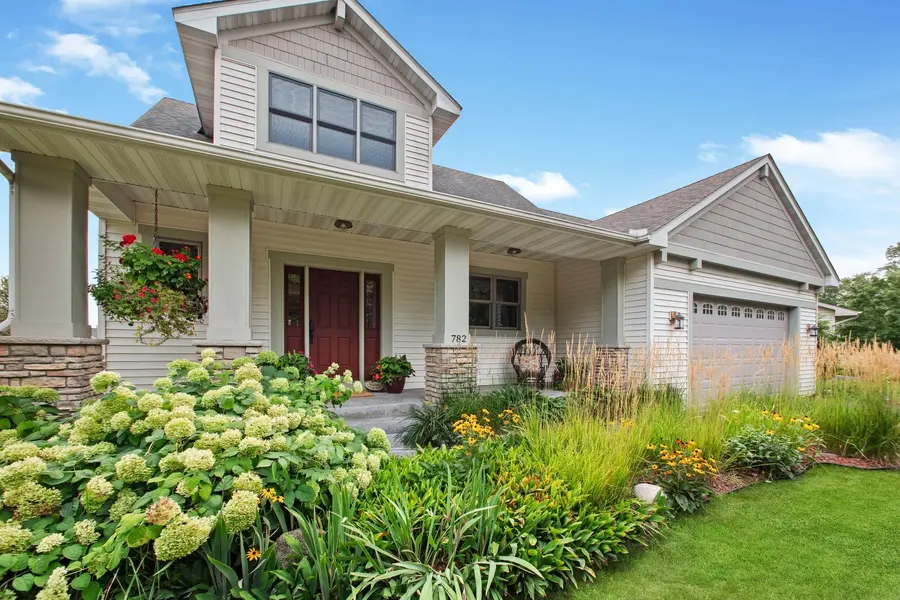 782 New Century BLVD S, Maplewood, MN 55119