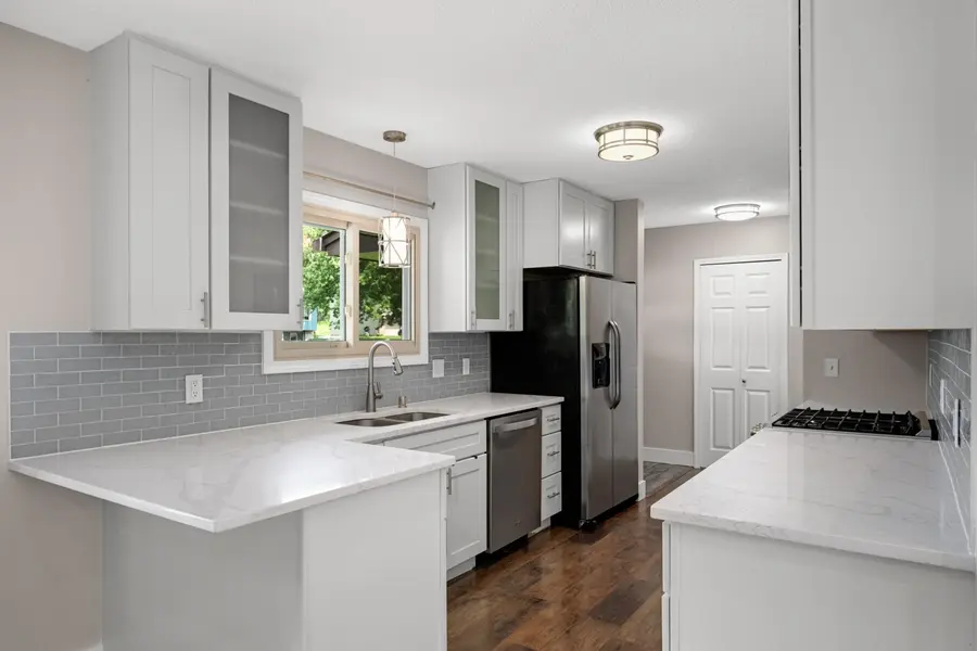 13712 E Wellington CRES, Burnsville, MN 55337