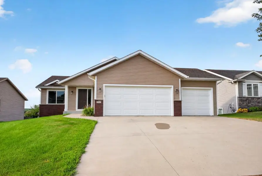 5662 King Arthur RD NW, Rochester, MN 55901