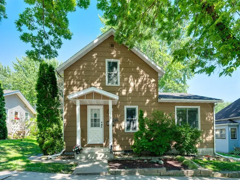 417 S Elm ST, Waconia, MN 55387