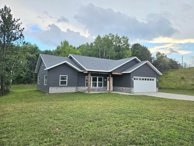 912 Carter Circle, Eveleth, MN 55734