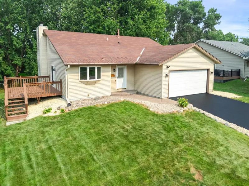 5700 Deer TRL E, Shoreview, MN 55126