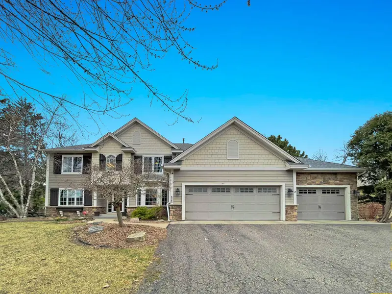 6560 Shadow LN, Chanhassen, MN 55317