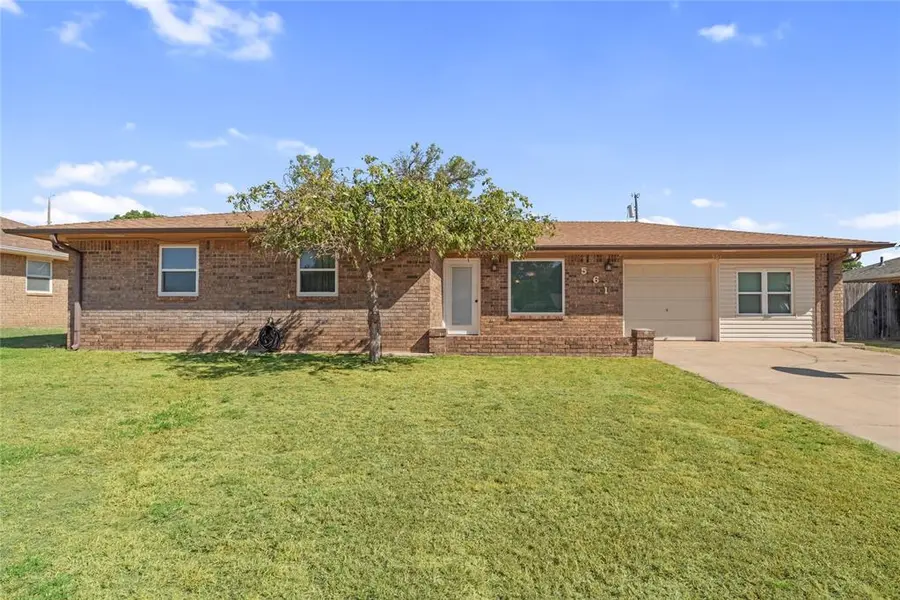 561 Skyview DR, Watonga, OK 73772