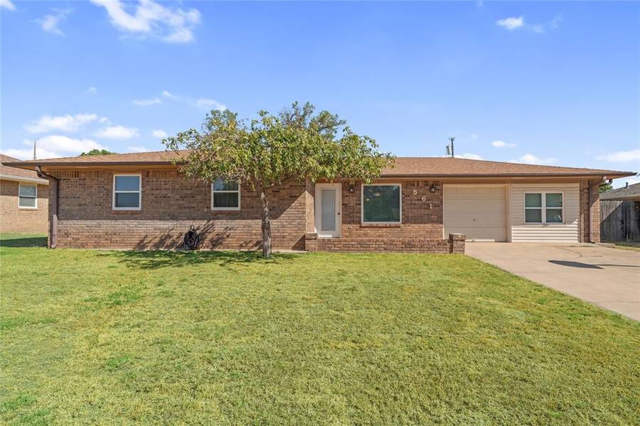 561 Skyview DR, Watonga, OK 73772