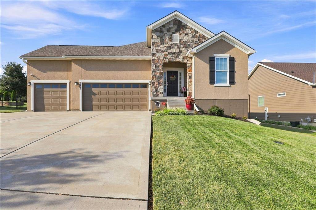 24940 W 143 TER, Olathe, KS 66061