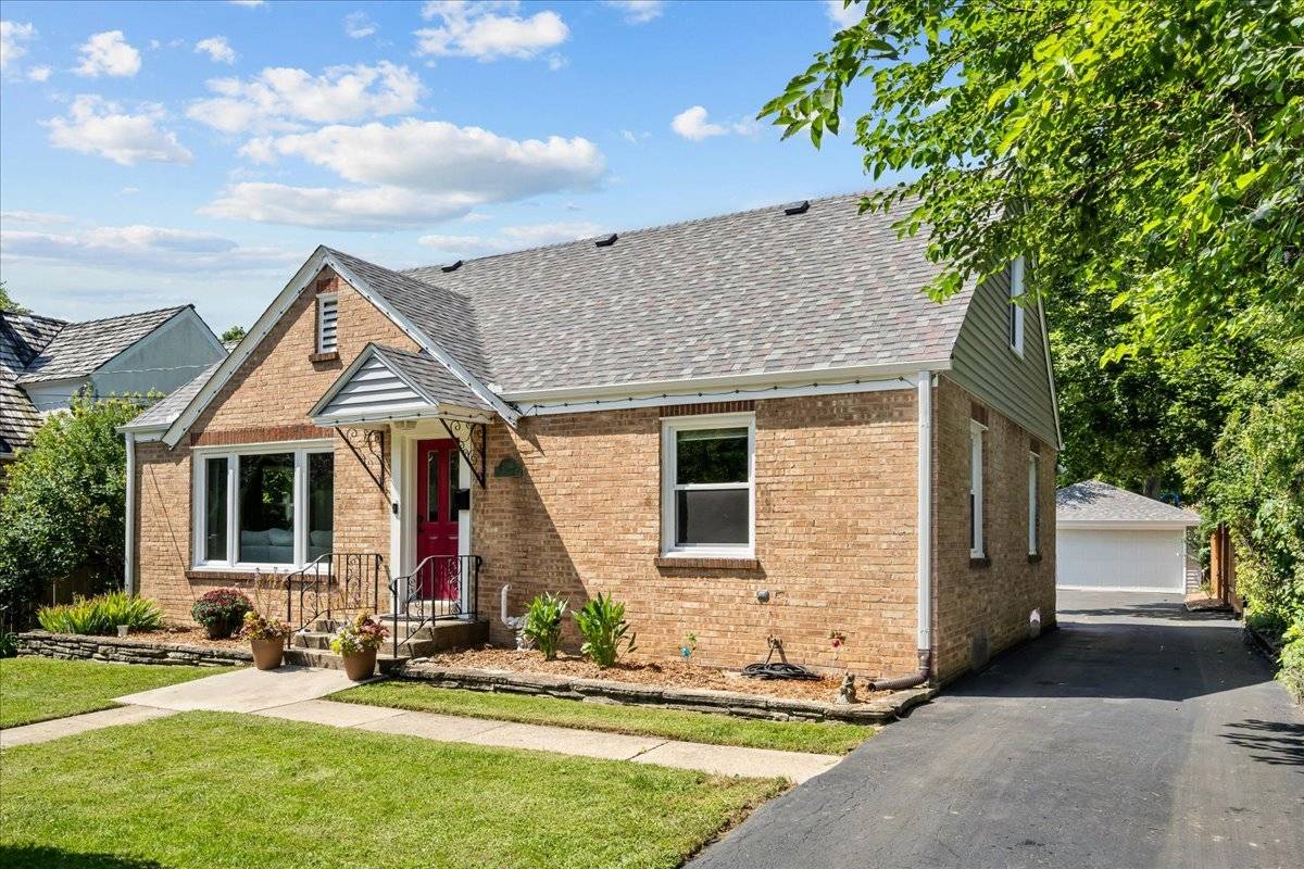 2714 Fort Sheridan AVE, Highland Park, IL 60035