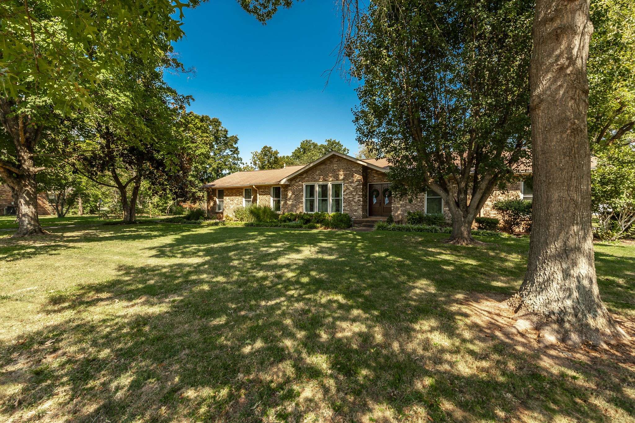 1097 Lakeshore Dr, Gallatin, TN 37066