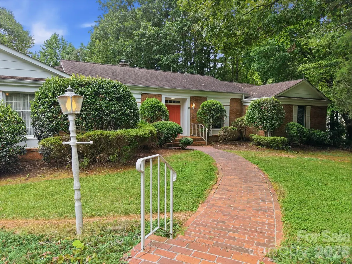 12 Legendary RD, Hendersonville, NC 28739