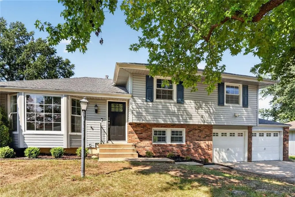 814 NE Mulberry ST, Lee's Summit, MO 64086