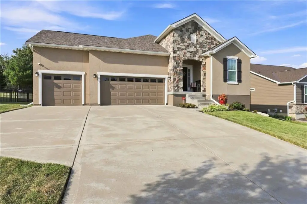 24940 W 143 TER, Olathe, KS 66061
