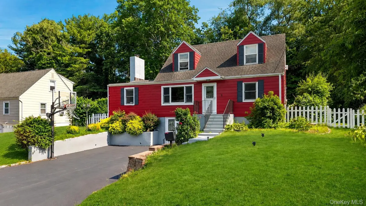 9 Cross LN, Cortlandt Manor, NY 10567