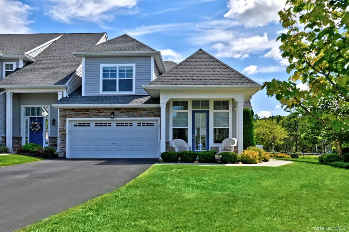 131 Grace Hall LN, Yaphank, NY 11980