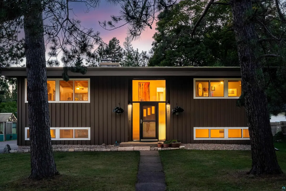 1727 Warren Ave, Duluth, MN 55811