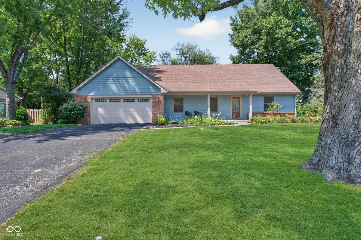 242 Beechmont DR, Carmel, IN 46032