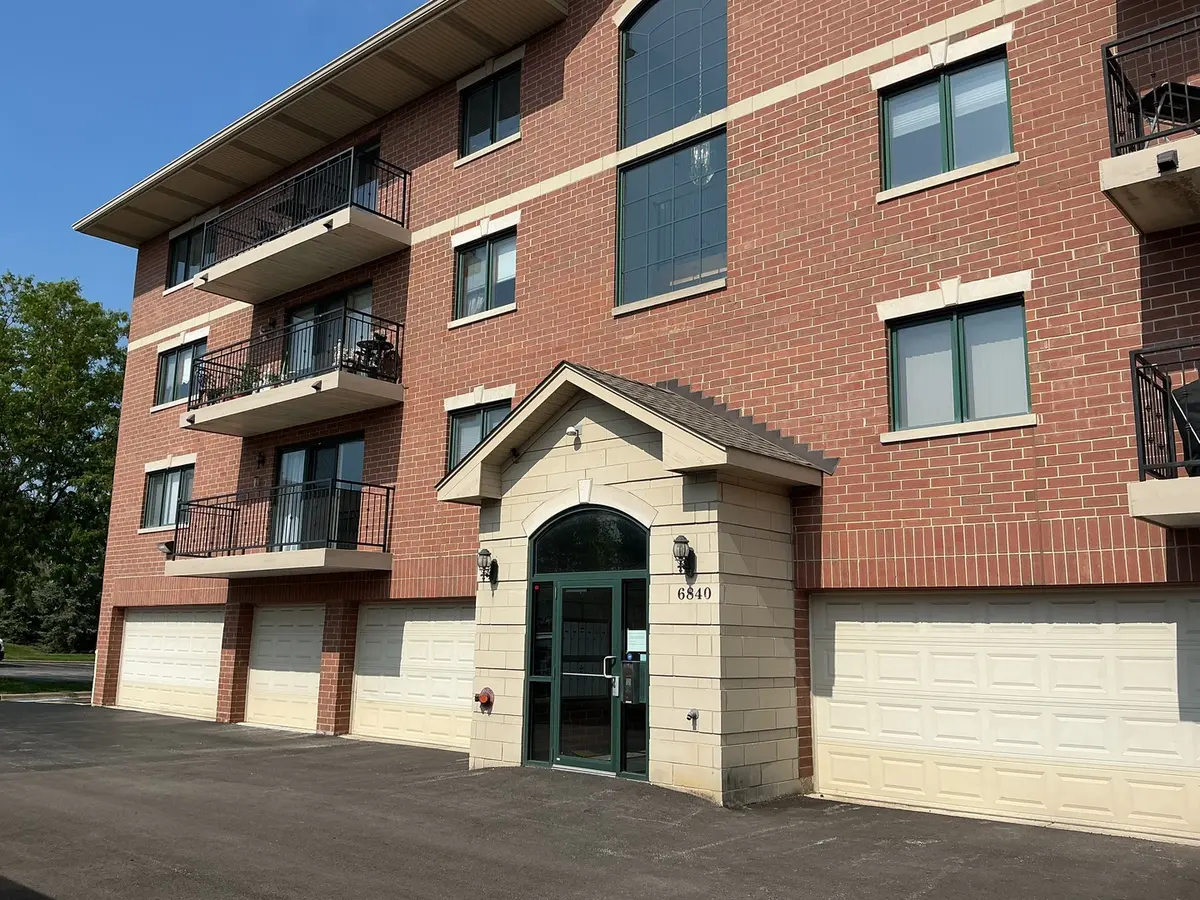 6840 W Winding TRL #301, Oak Forest, IL 60452