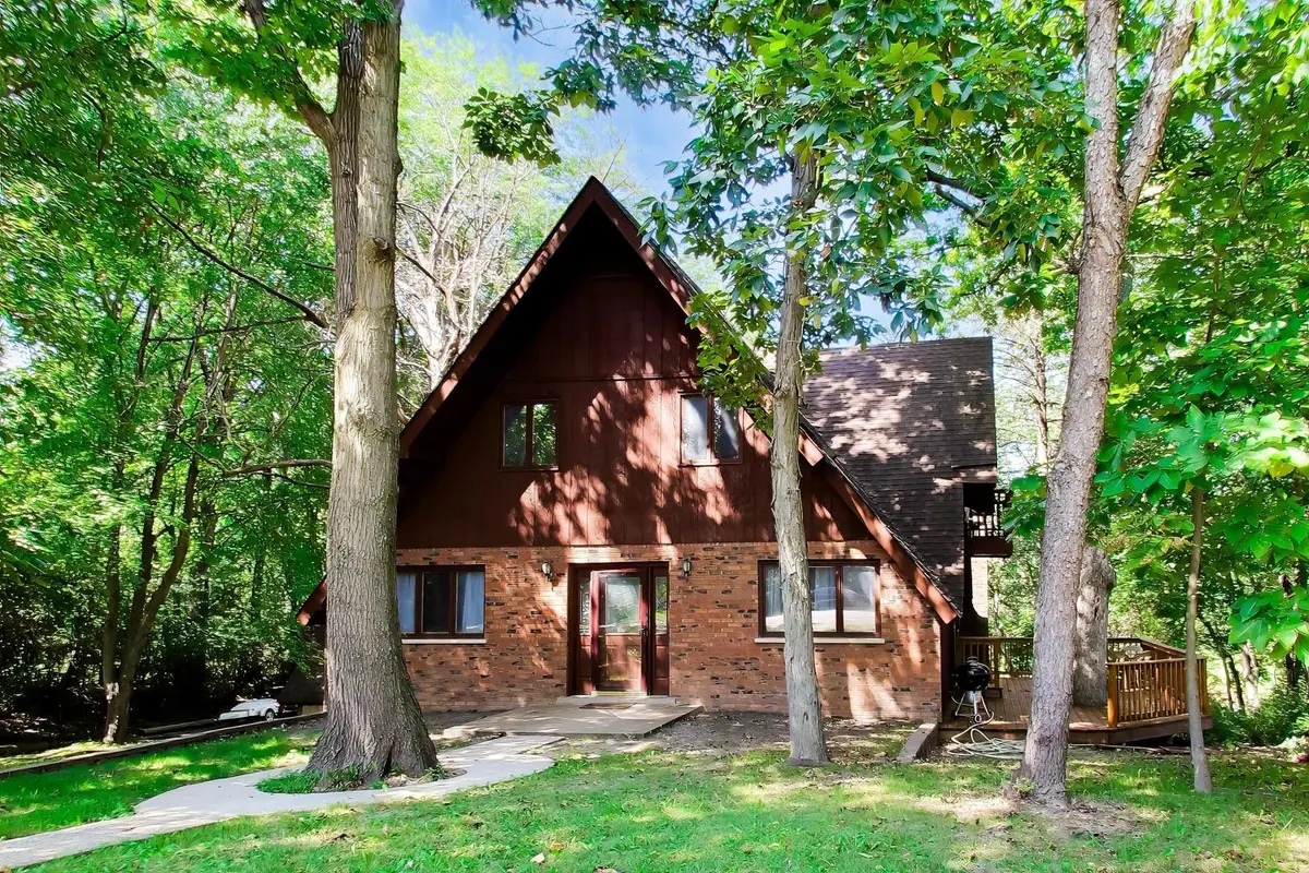 28480 N Oak Knoll RD, Mchenry, IL 60051
