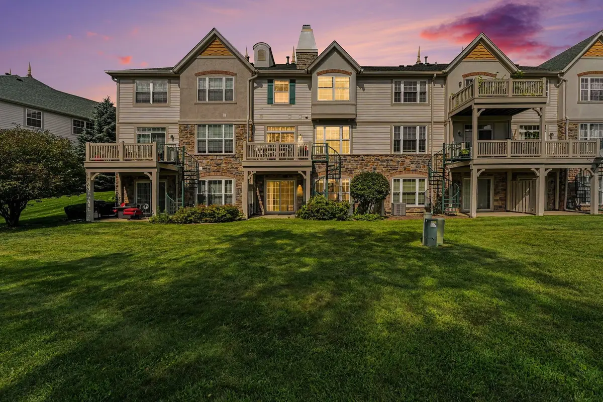 469 Bay Tree CIR, Vernon Hills, IL 60061