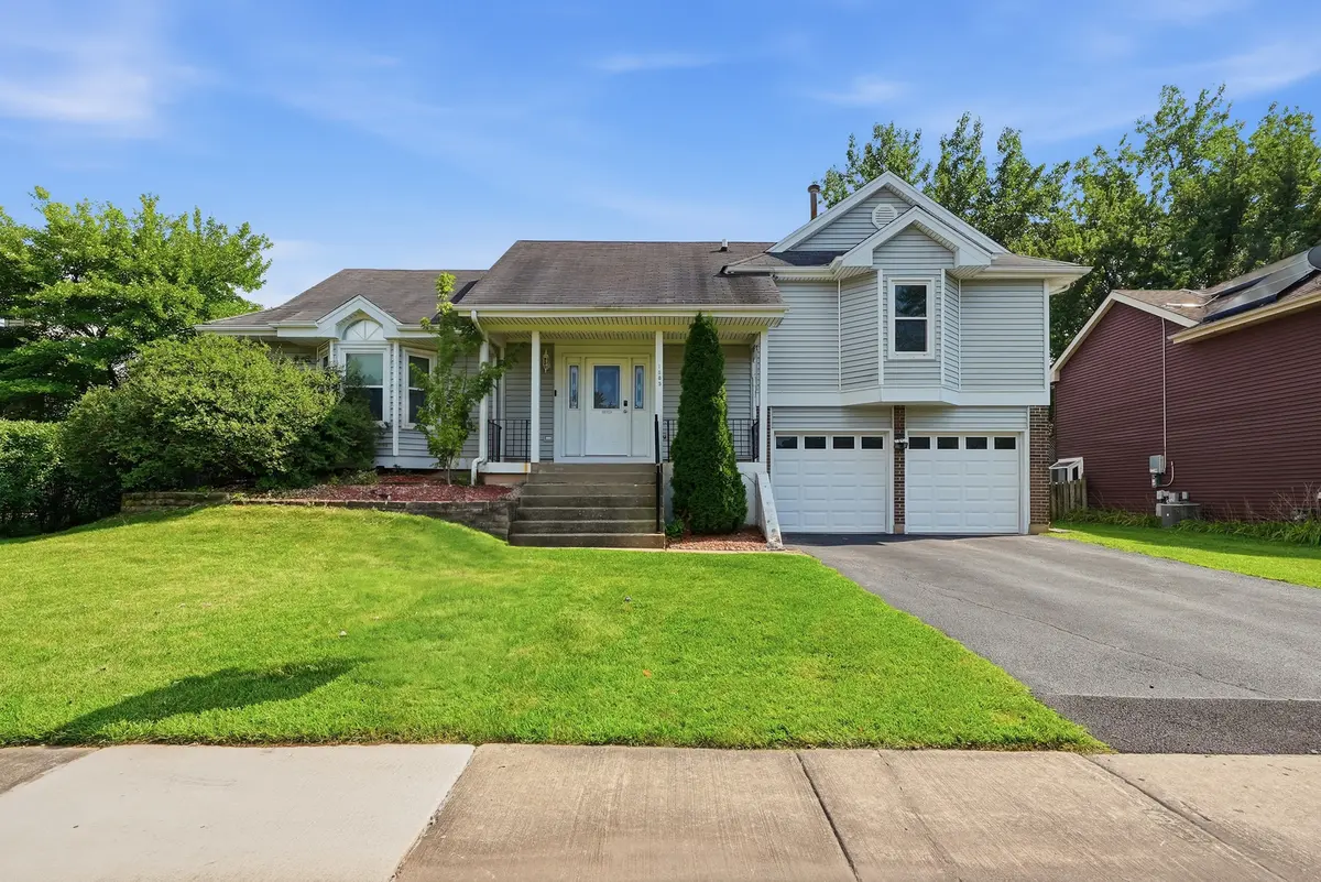 1885 Eastman LN, Hanover Park, IL 60133