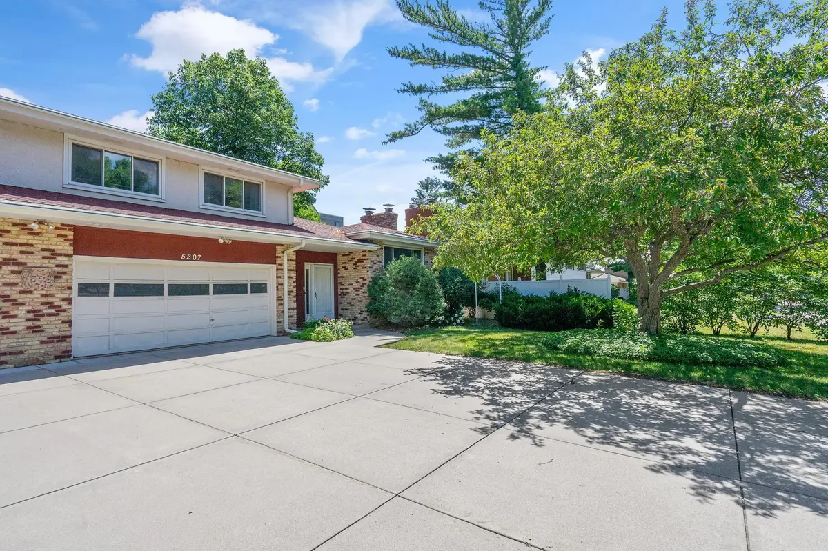 5207 Grandview LN, Edina, MN 55436