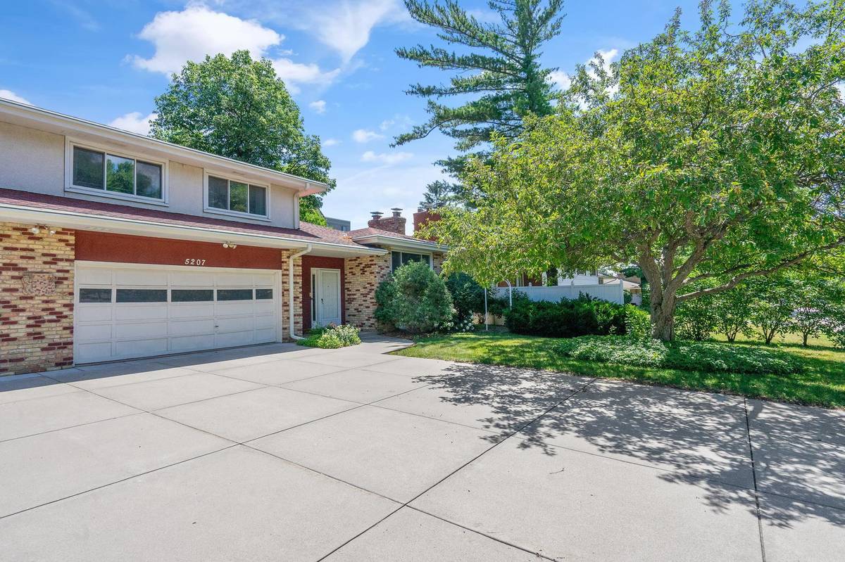 5207 Grandview LN, Edina, MN 55436