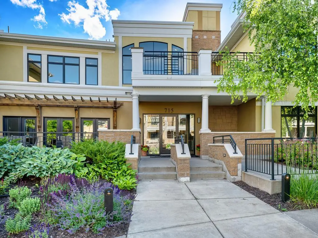 715 Linden ST #204, Mendota Heights, MN 55118