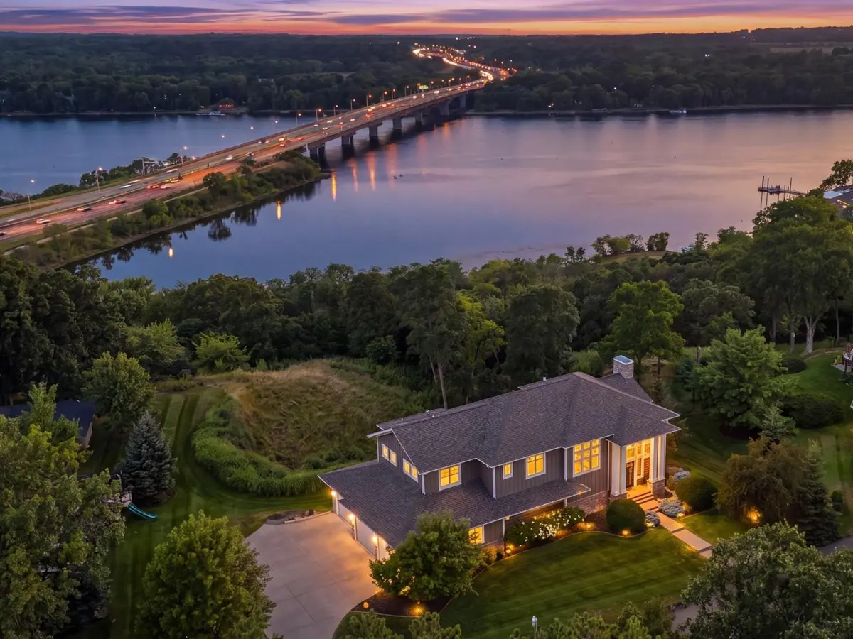 19 Birkmose Park LN, Hudson, WI 54016