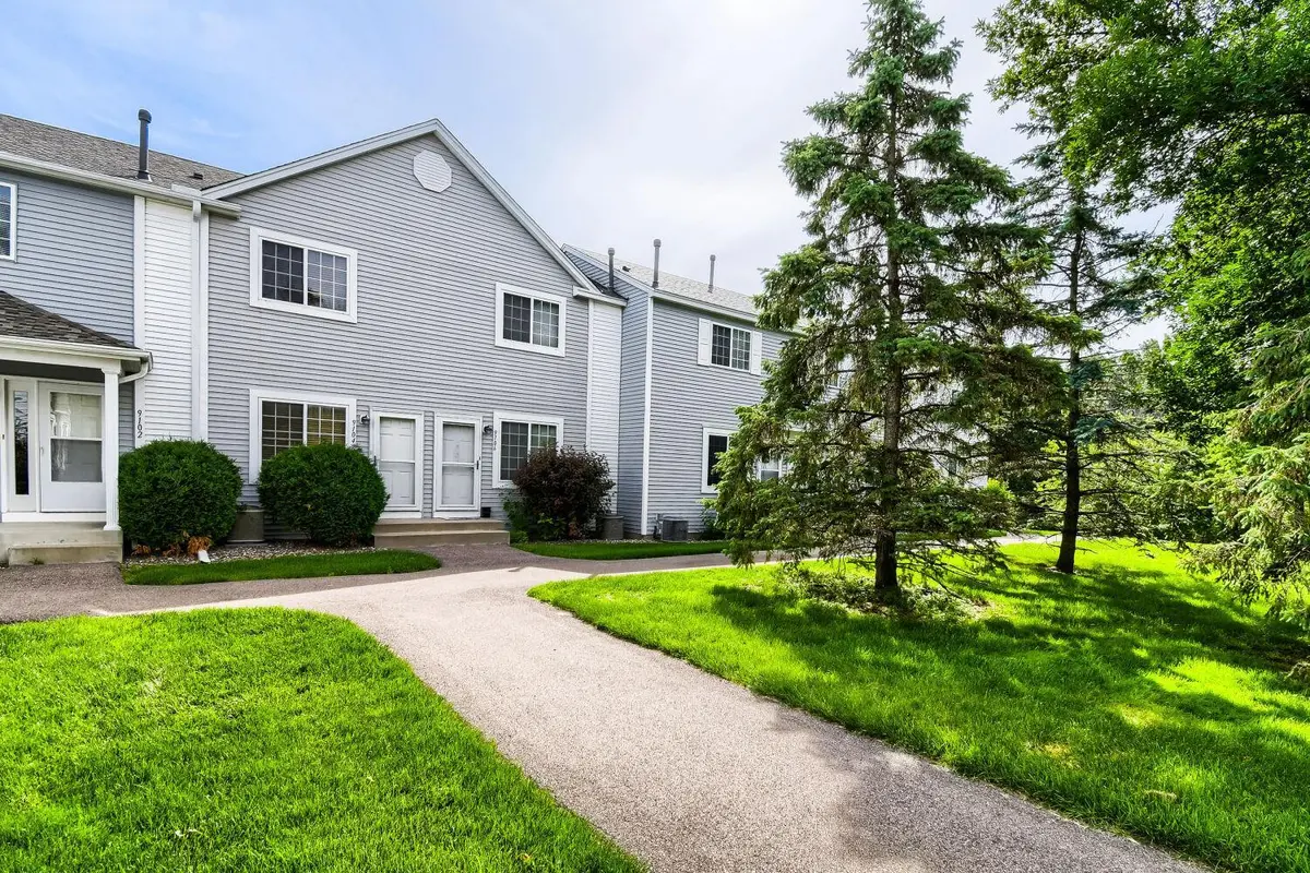 9102 Terra Verde Trail, Eden Prairie, MN 55347