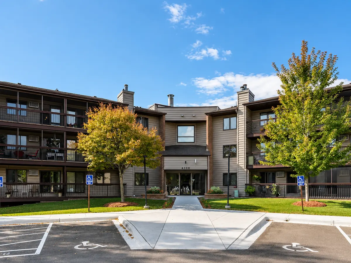 4300 Trenton LN N #307, Plymouth, MN 55442