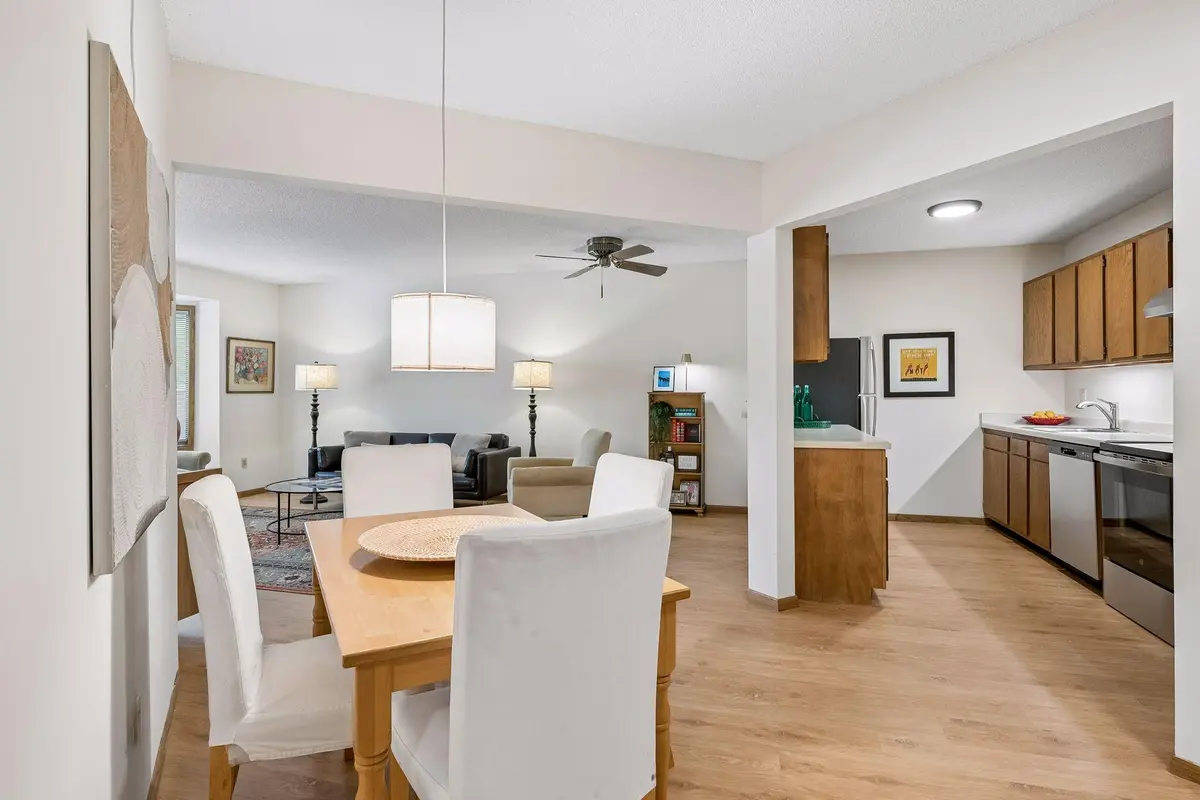 2425 E Franklin AVE #209, Minneapolis, MN 55406