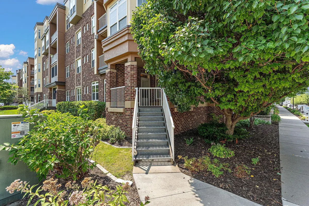 2407 39th AVE NE #113, Saint Anthony, MN 55421