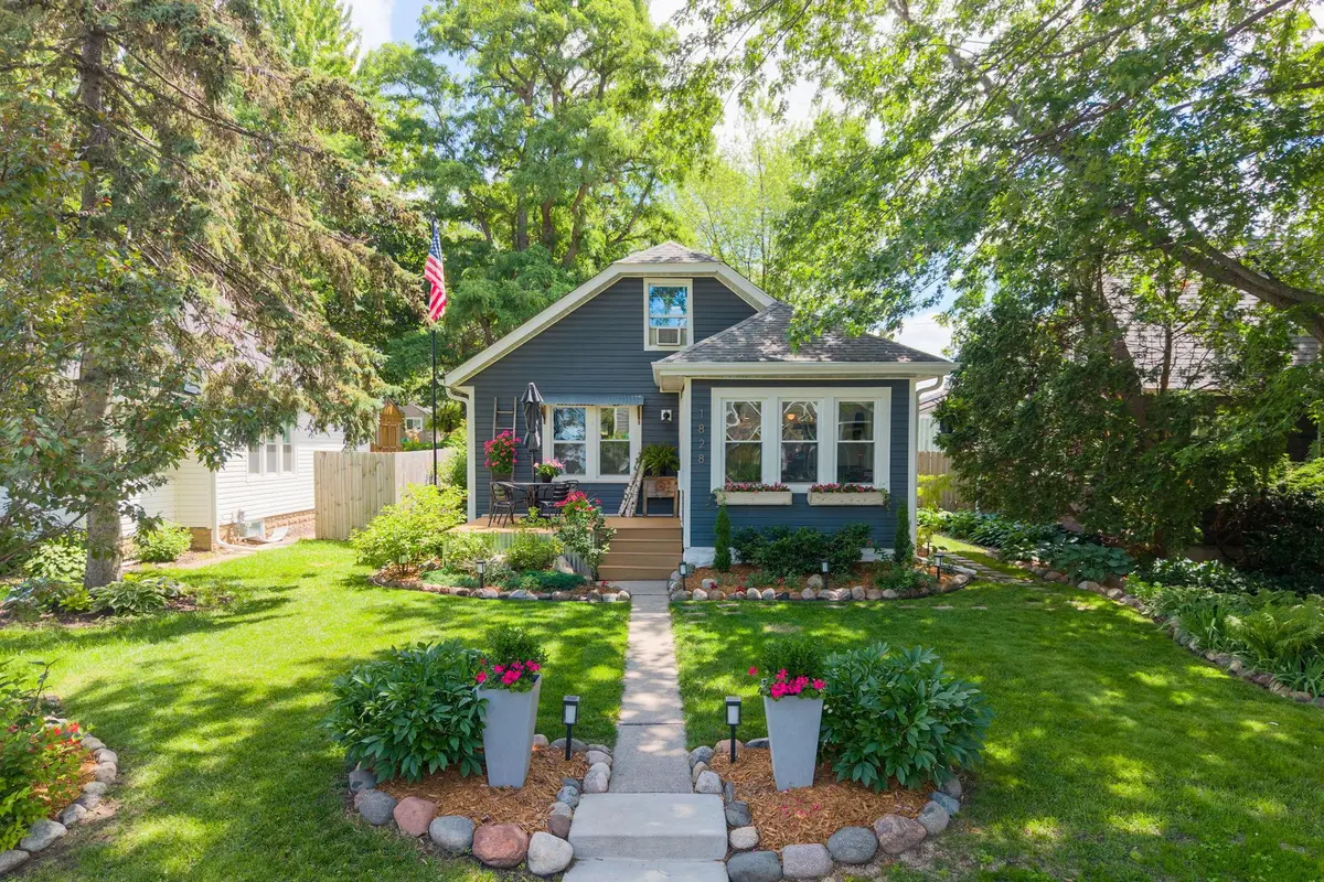 1828 Eustis ST, Lauderdale, MN 55113