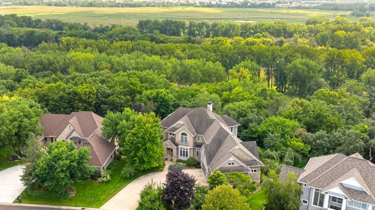 10689 Sonoma Ridge, Eden Prairie, MN 55347