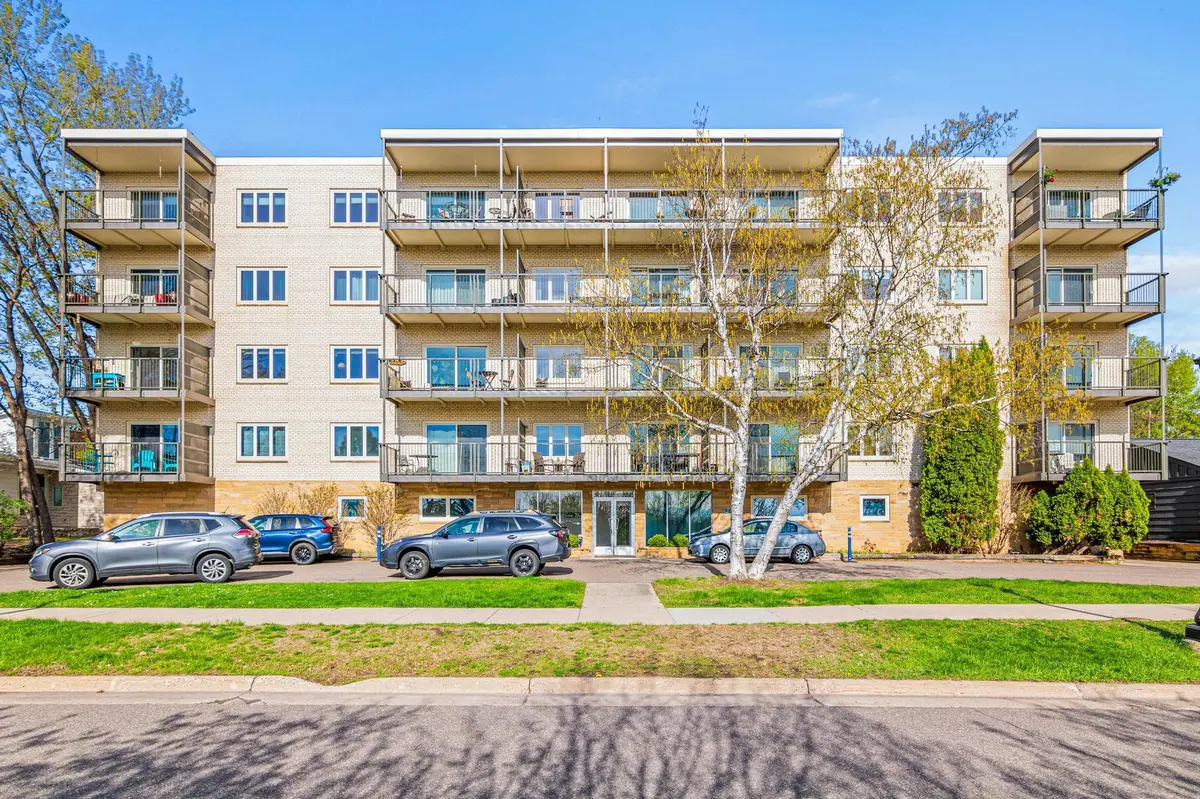 200 N Mississippi River BLVD #2A, Saint Paul, MN 55104