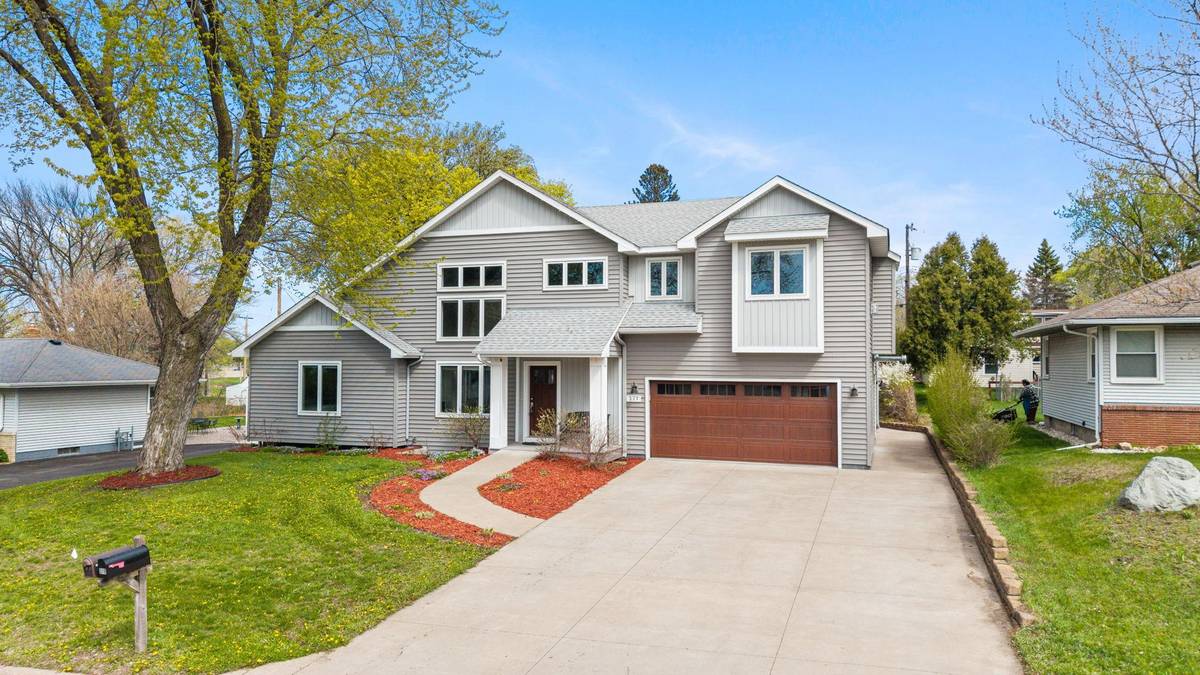 319 Bellwood AVE, Maplewood, MN 55117