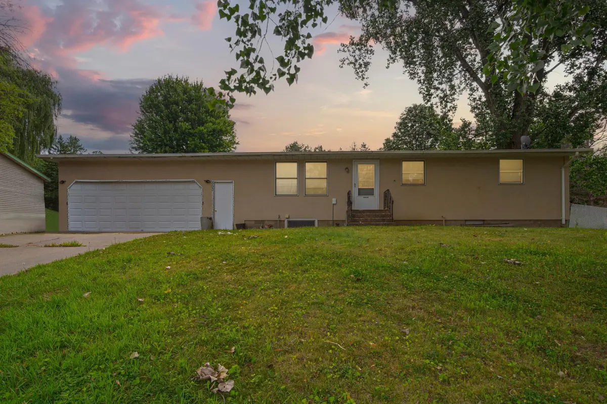 303 12th AVE SE, Faribault, MN 55021