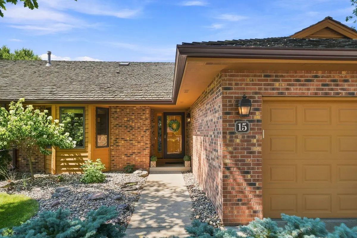 15 Anemone CIR, North Oaks, MN 55127
