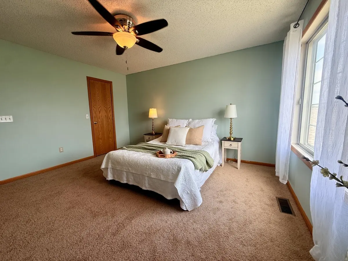 1825 Southcross DR W #2306, Burnsville, MN 55306