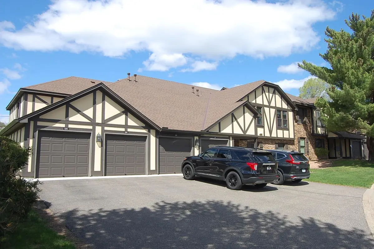5201 Balmoral LN, Bloomington, MN 55437