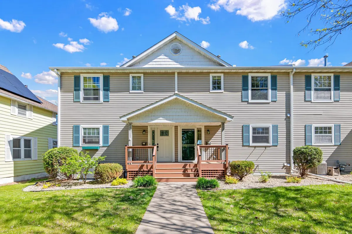 712 Stewart AVE, Saint Paul, MN 55102